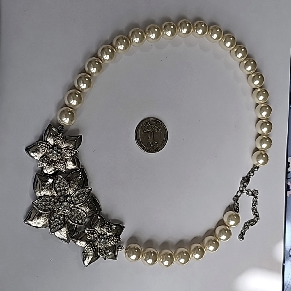 Faux pearl and silver tone floral necklace
